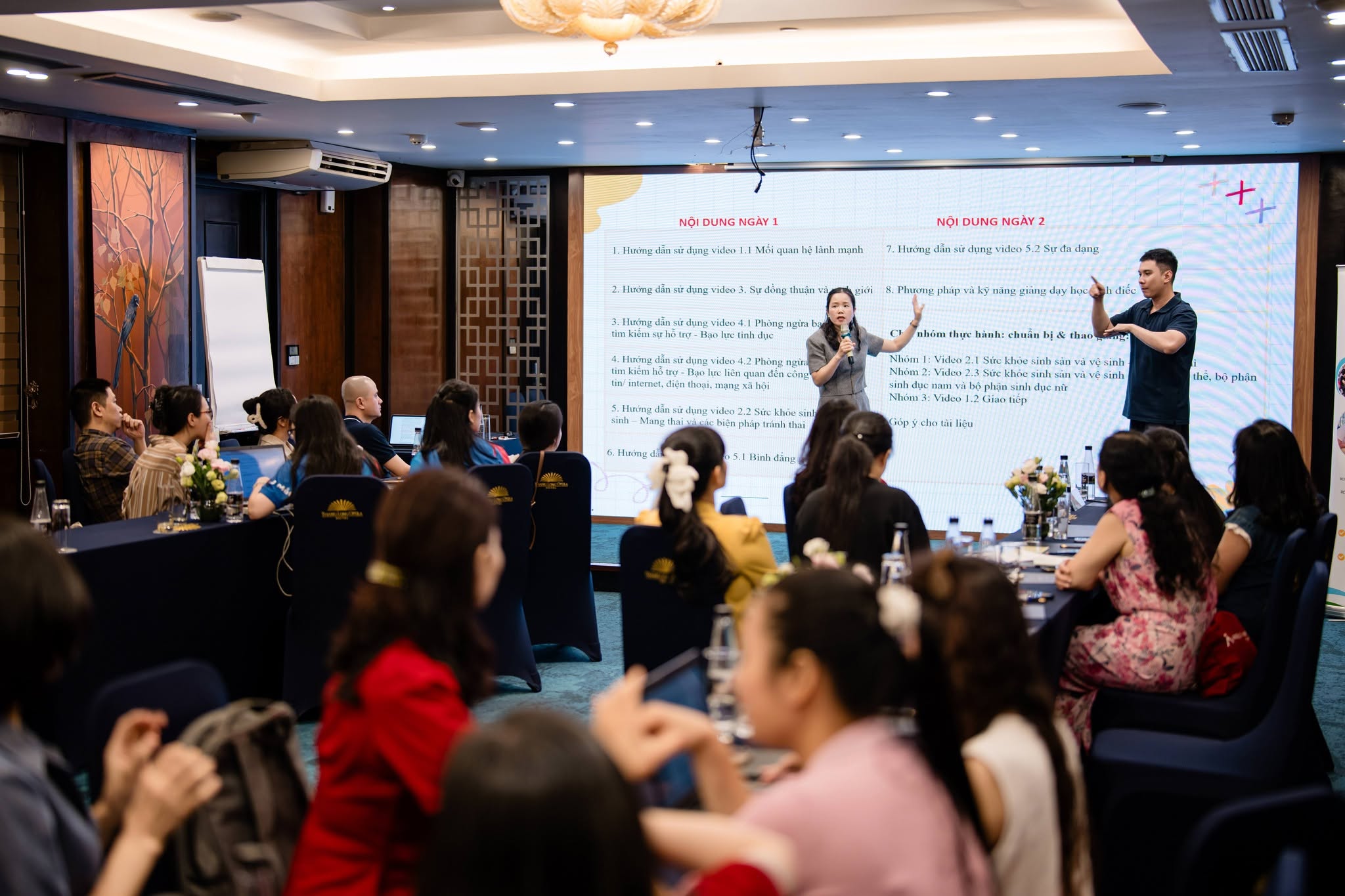 RCI và Nghe Bằng Mắt tập huấn giáo viên sử dụng tài liệu giáo dục giới tính và tình dục toàn diện cho học sinh điếc và khiếm thính.