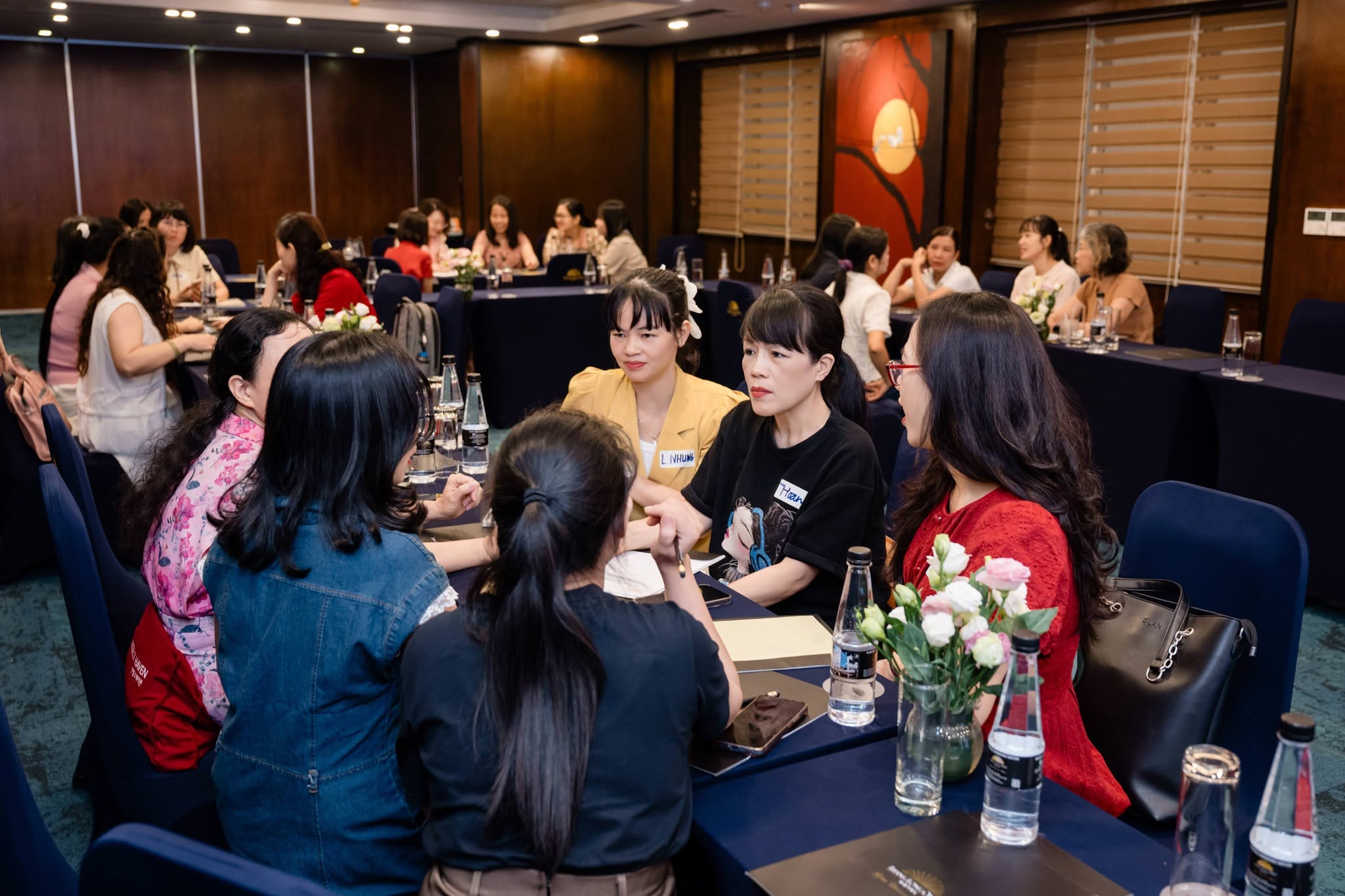 RCI và Nghe Bằng Mắt tập huấn giáo viên sử dụng tài liệu giáo dục giới tính và tình dục toàn diện cho học sinh điếc và khiếm thính.