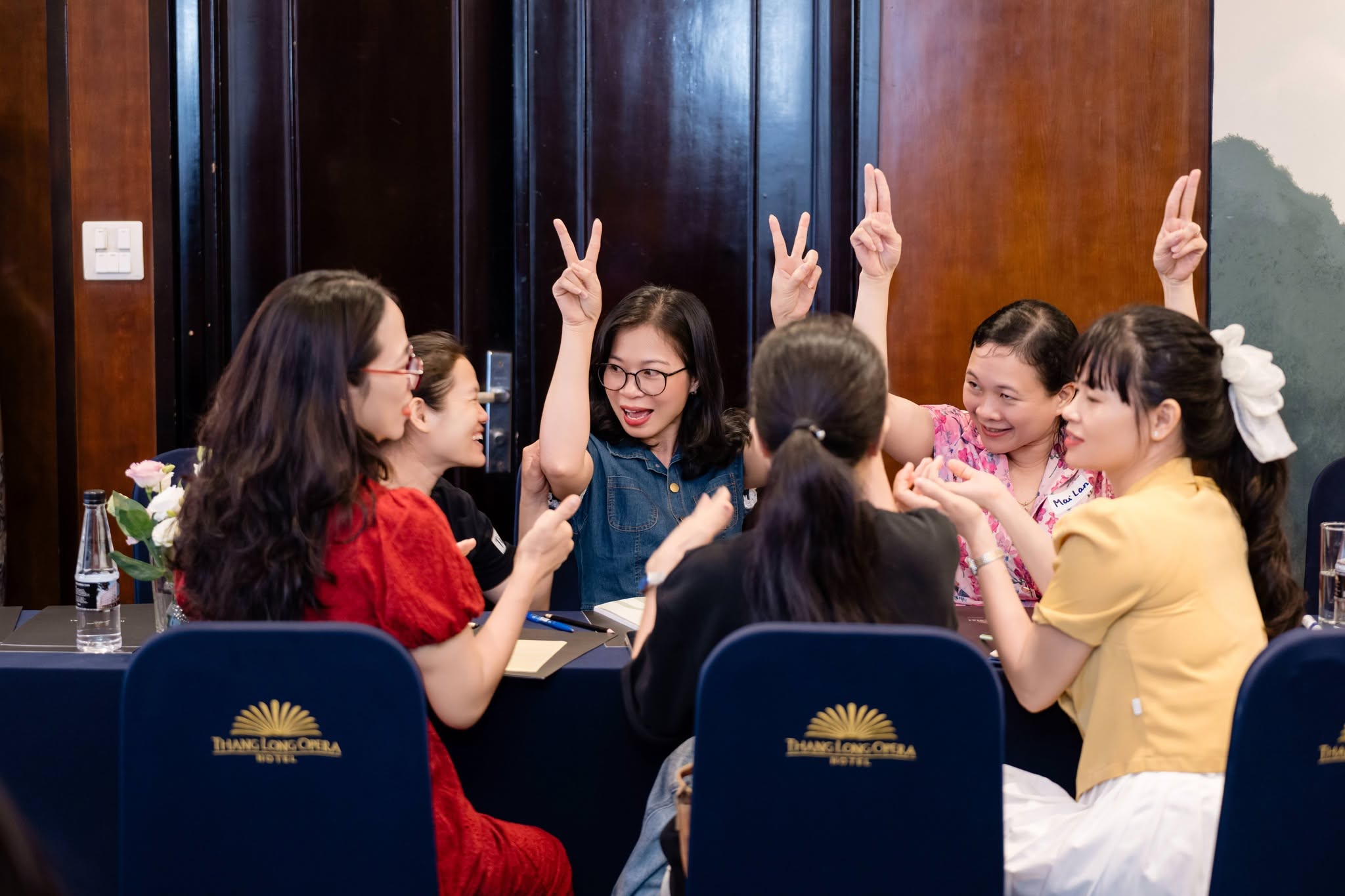 RCI và Nghe Bằng Mắt tập huấn giáo viên sử dụng tài liệu giáo dục giới tính và tình dục toàn diện cho học sinh điếc và khiếm thính.